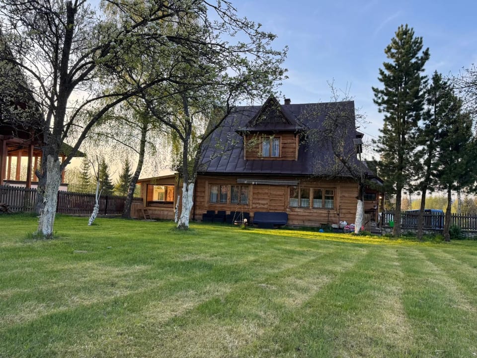 Property building, Spring, Day, Natural landscape, Garden