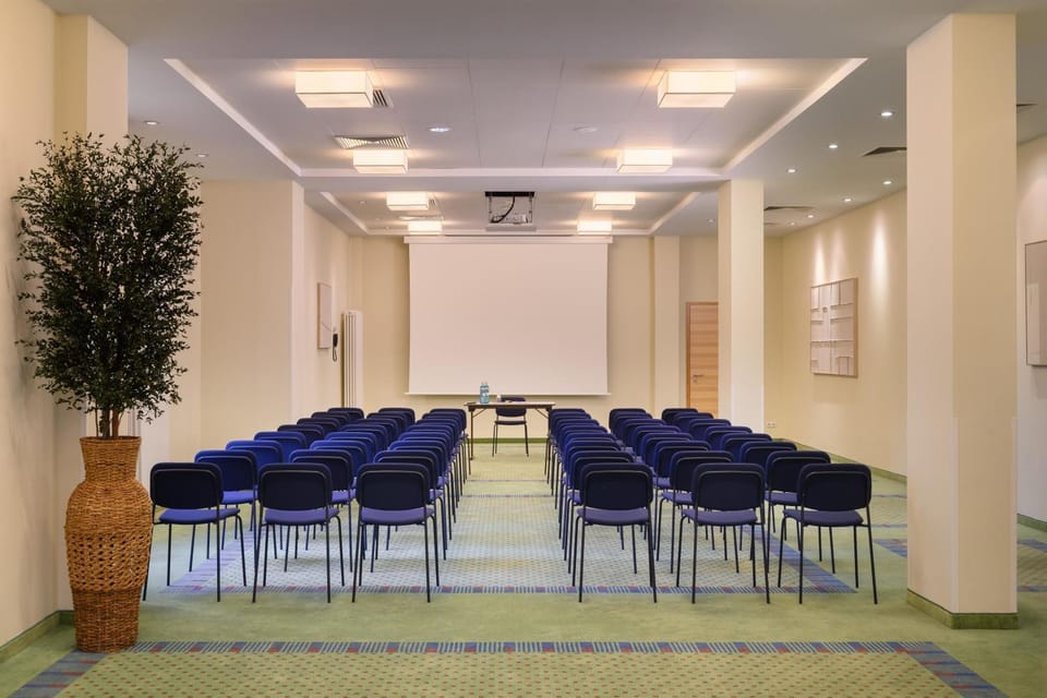 Meeting/conference room