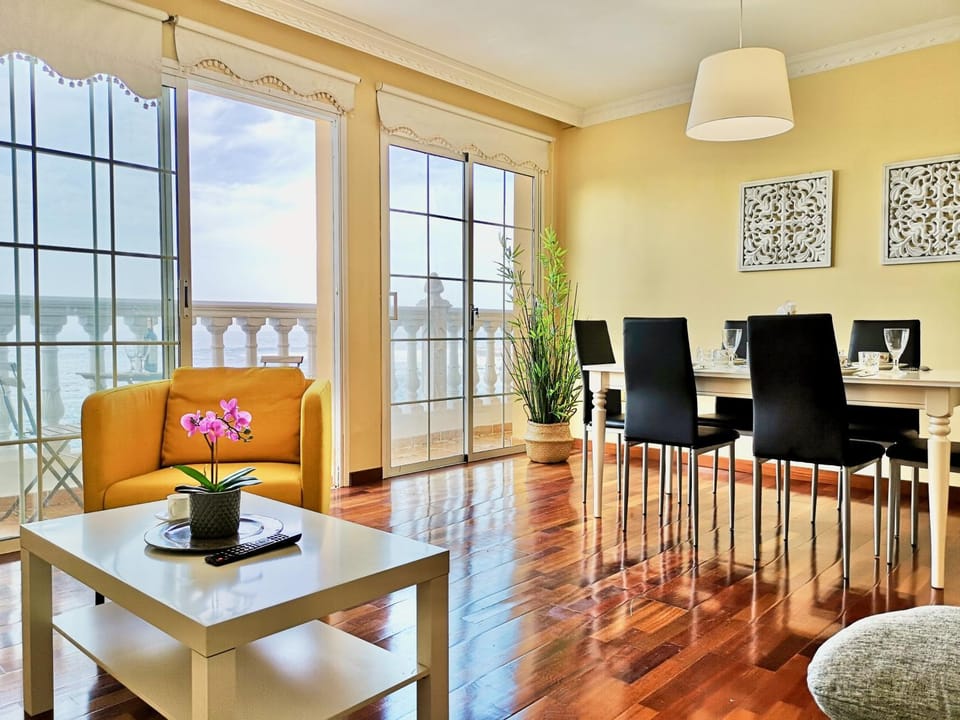 Living room, Dining area, Sea view