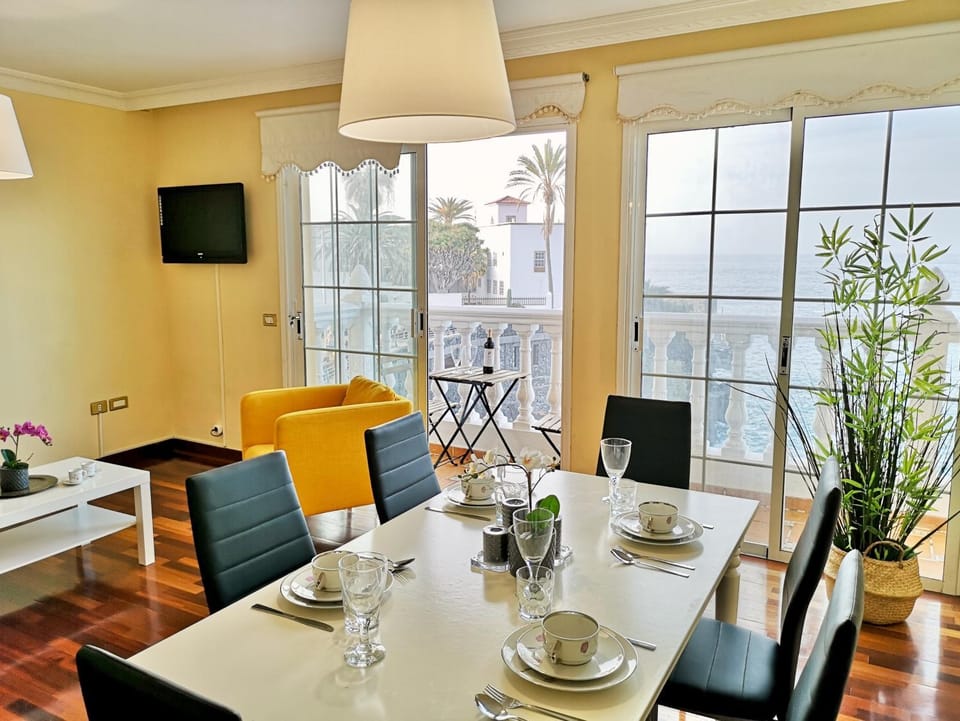 TV and multimedia, View (from property/room), Living room, Dining area, Sea view