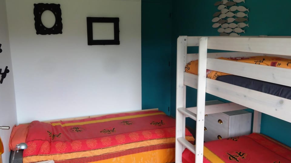 Bedroom, bunk bed