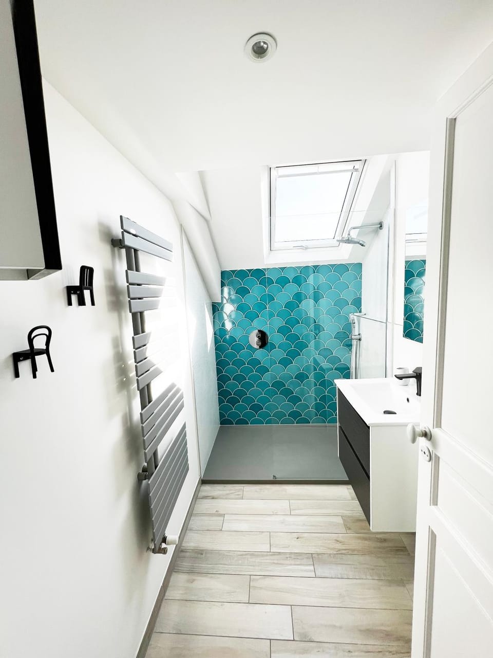 Shower, Bathroom, Decorative detail