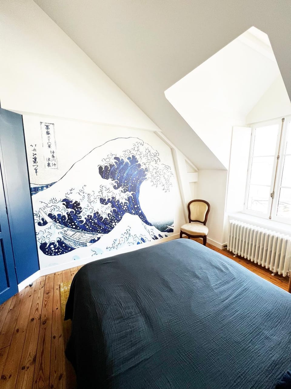 Bed, Decorative detail, Bedroom