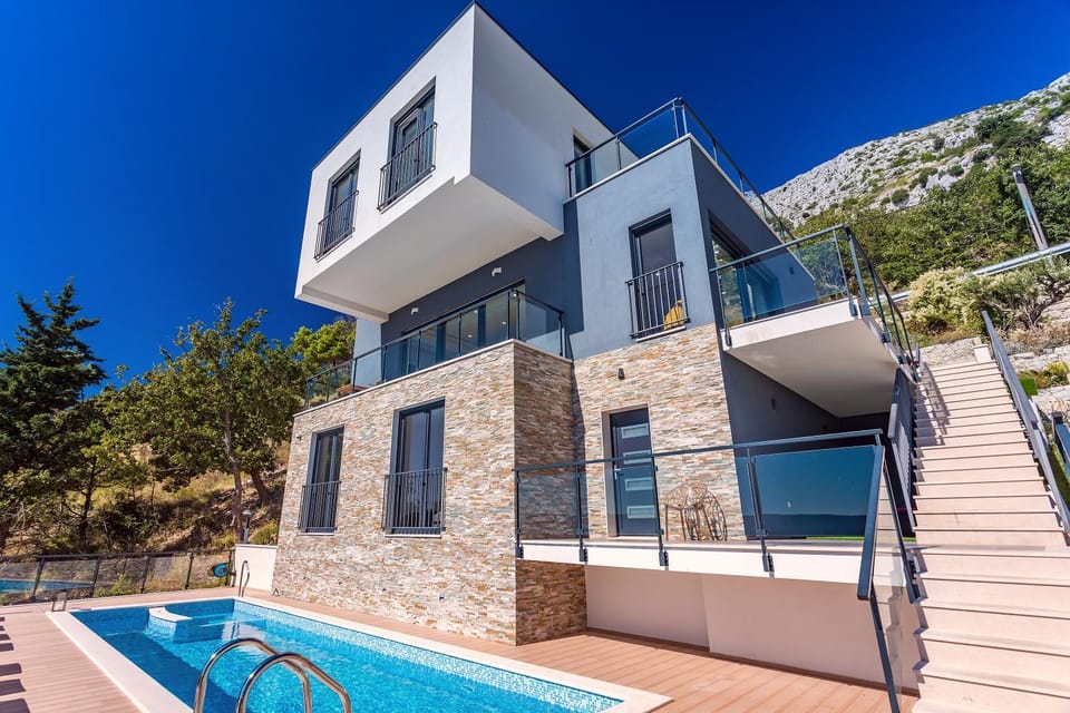 Property building, Pool view, Swimming pool, Swimming pool