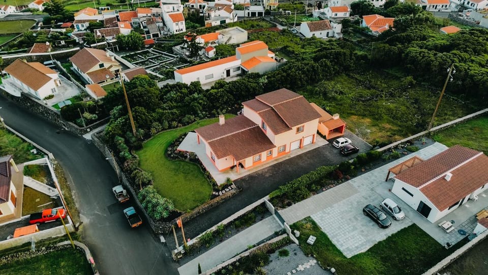 Property building, Bird's eye view, Location