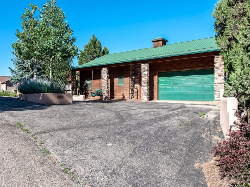 Property building, Facade/entrance, Natural landscape, Parking
