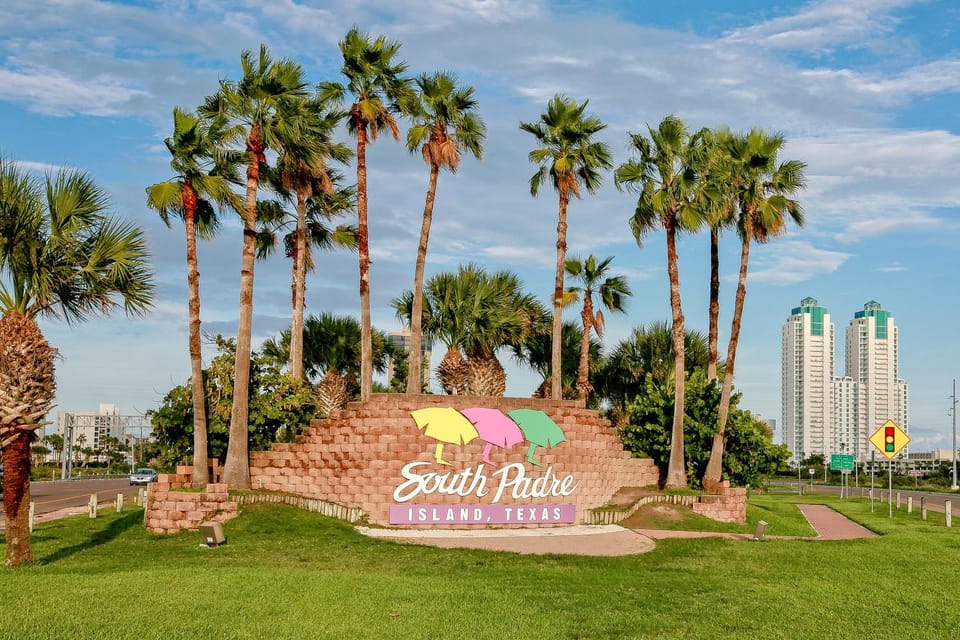 Oleander Paradise - Unit A House in South Padre Island