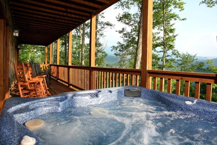Hot Tub, Balcony/Terrace, Mountain view
