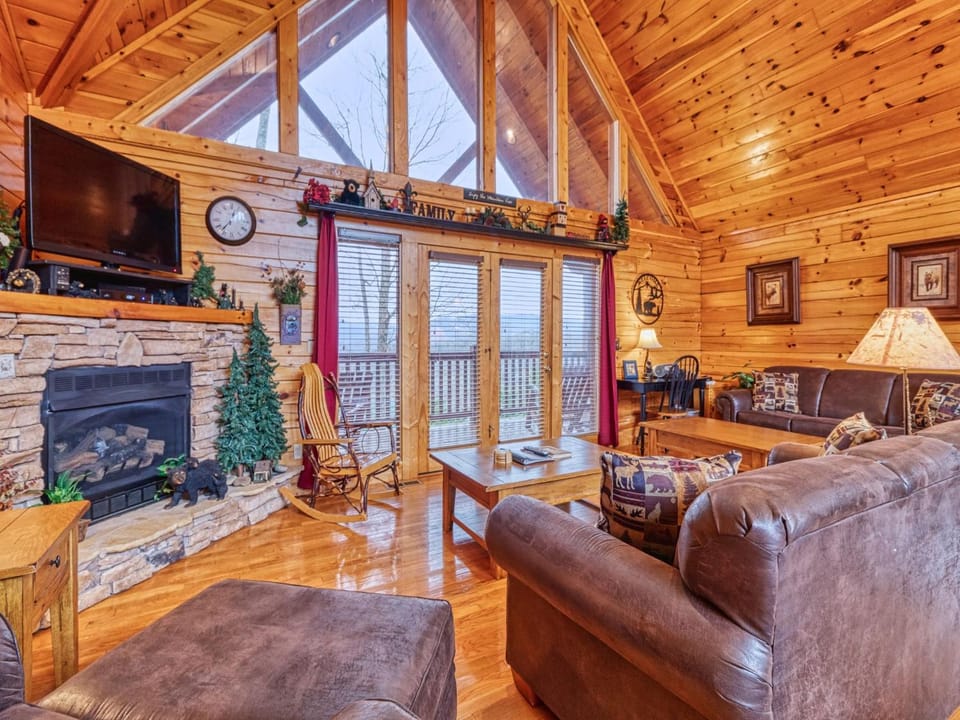 TV and multimedia, Balcony/Terrace, Living room, Mountain view, fireplace, furniture