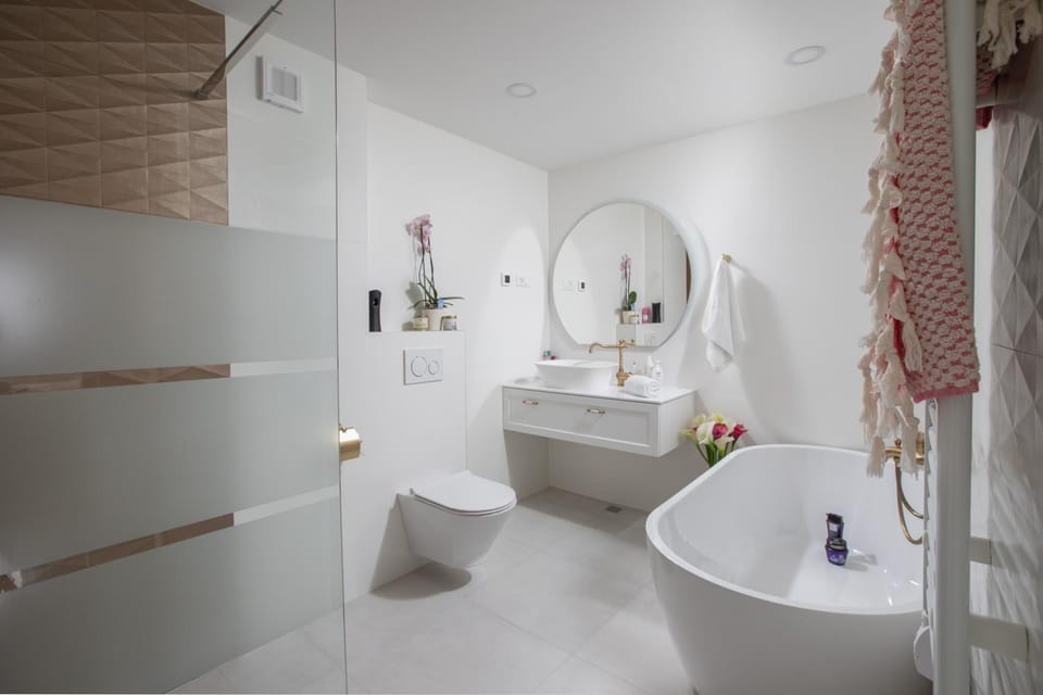 Shower, Toilet, Bathroom, Bath