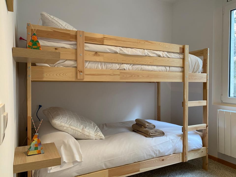 Bedroom, bunk bed