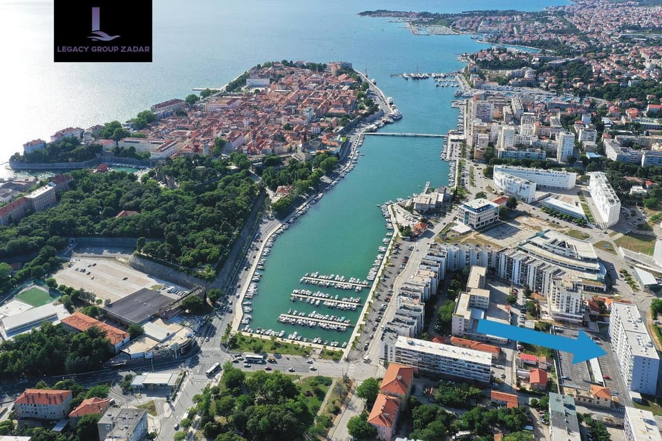 Property building, Nearby landmark, Day, Neighbourhood, Natural landscape, Bird's eye view, City view, Sea view, Street view