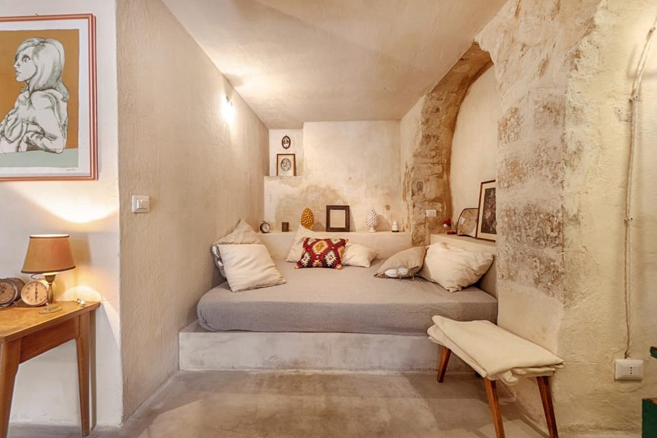 Bed, Living room
