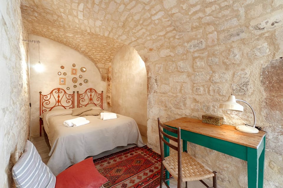 Bedroom, towels, towels
