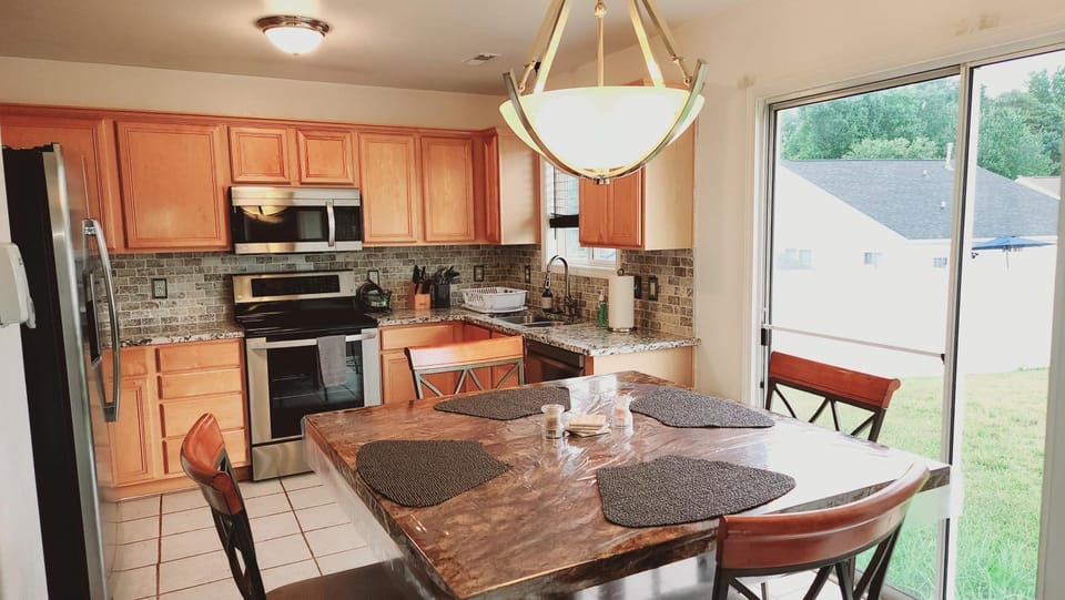 Kitchen or kitchenette, Dining area, dishwasher, oven, stove