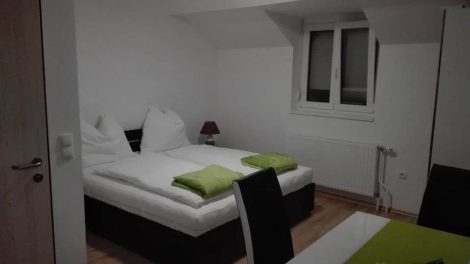 Kitchen or kitchenette, Dining area, Bedroom