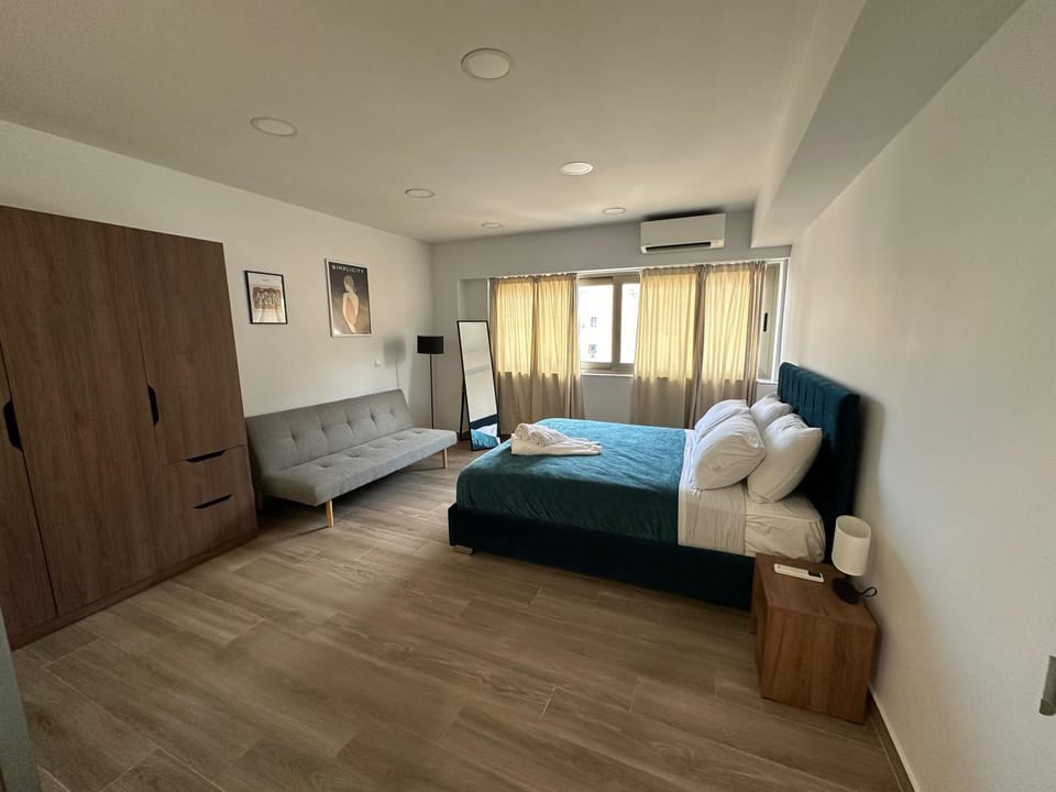 Photo of the whole room, Bedroom