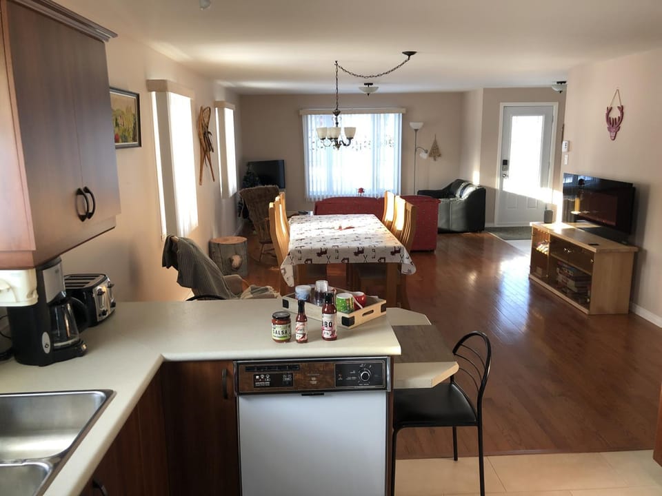 Kitchen or kitchenette, Communal kitchen