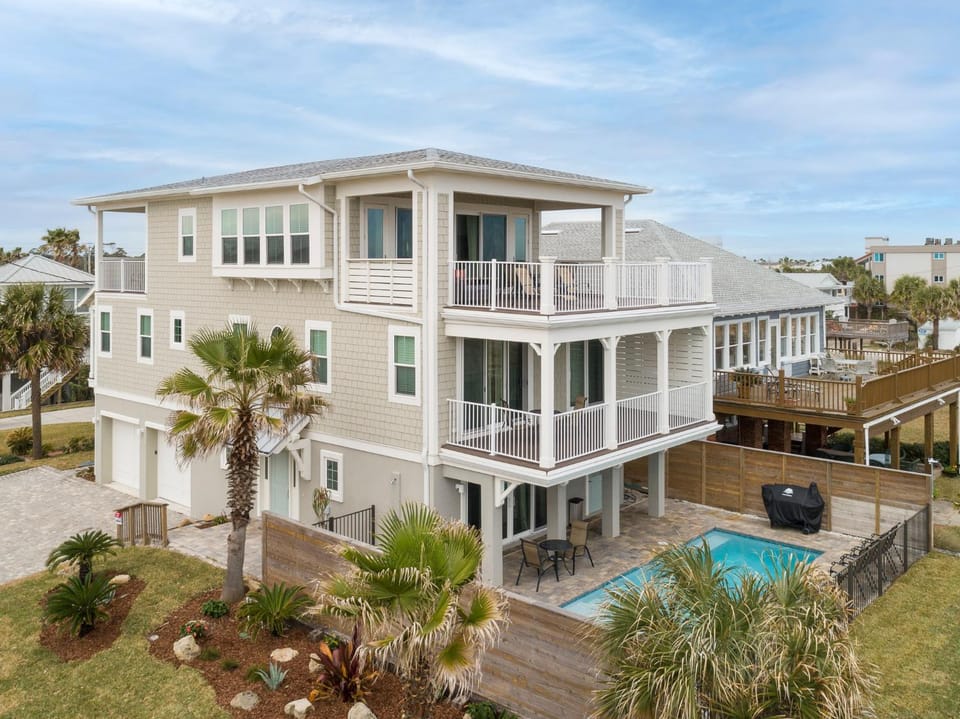 Property building, Patio, Neighbourhood, BBQ facilities, Garden, Balcony/Terrace, Swimming pool, Parking