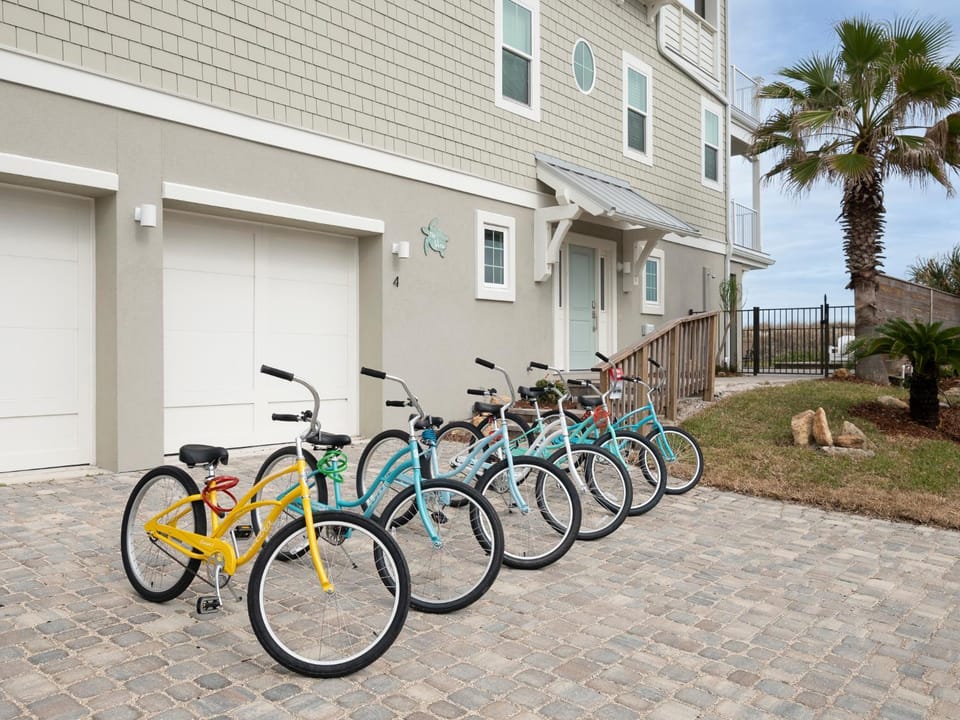 Property building, Facade/entrance, Activities, Parking