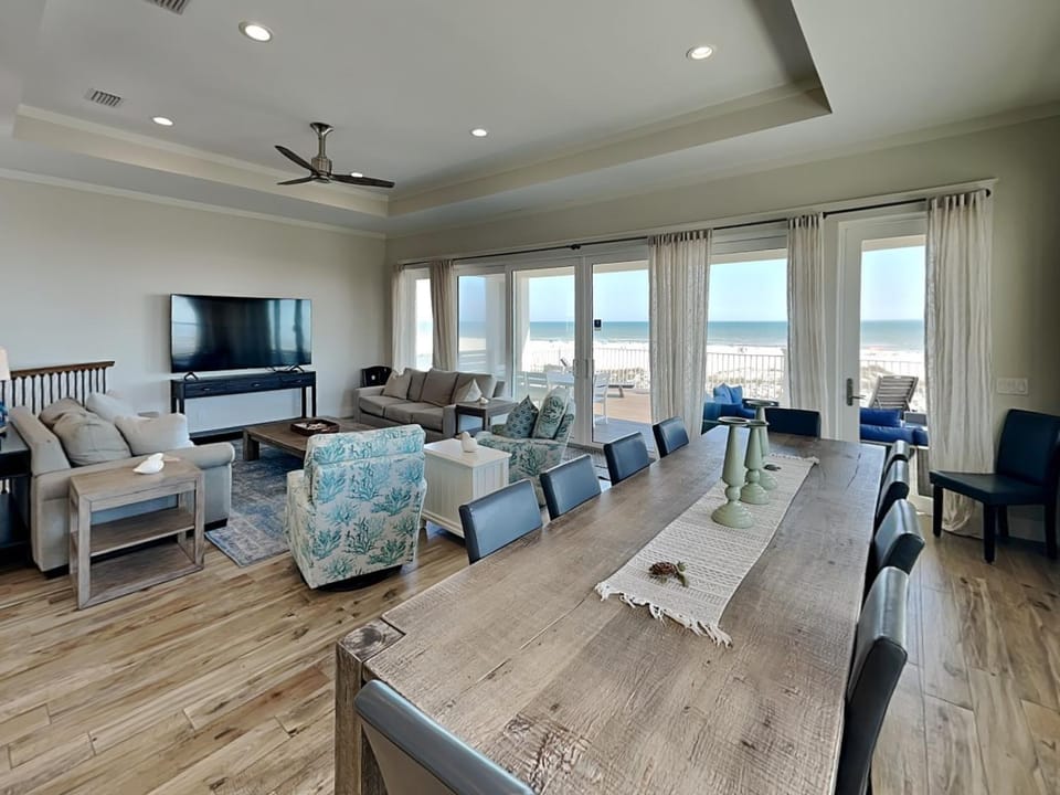 TV and multimedia, Balcony/Terrace, Living room, Seating area, Dining area, Sea view, furniture