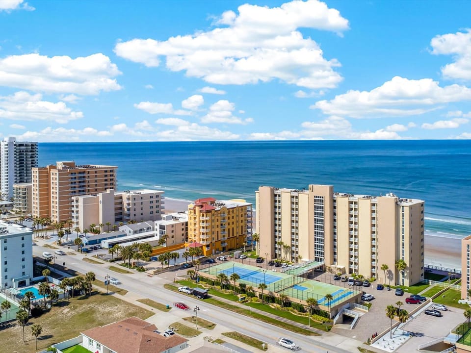 Shores Club 806 Apartment in Daytona Beach Shores