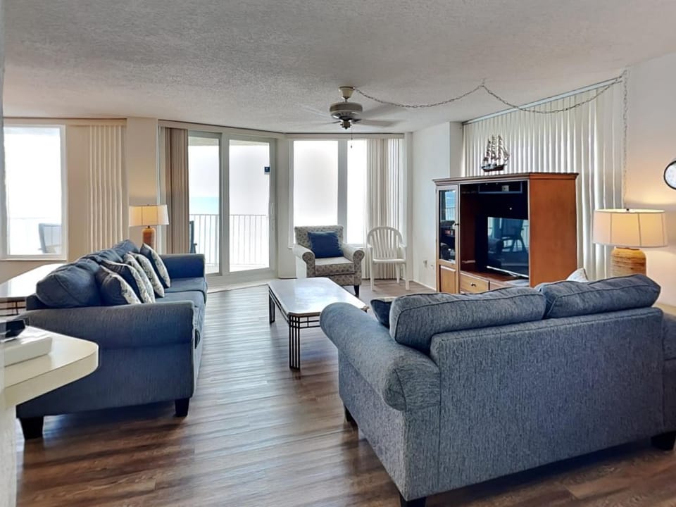 TV and multimedia, Balcony/Terrace, Living room, Seating area, Sea view, furniture