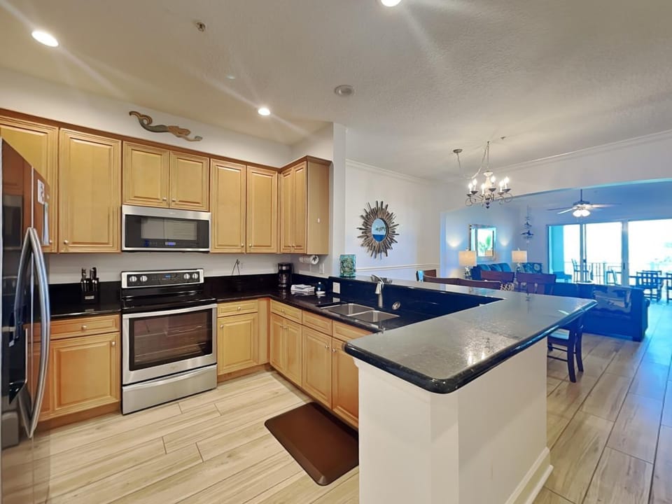 Kitchen or kitchenette, Living room, Seating area, dishwasher, microwave, oven, stove