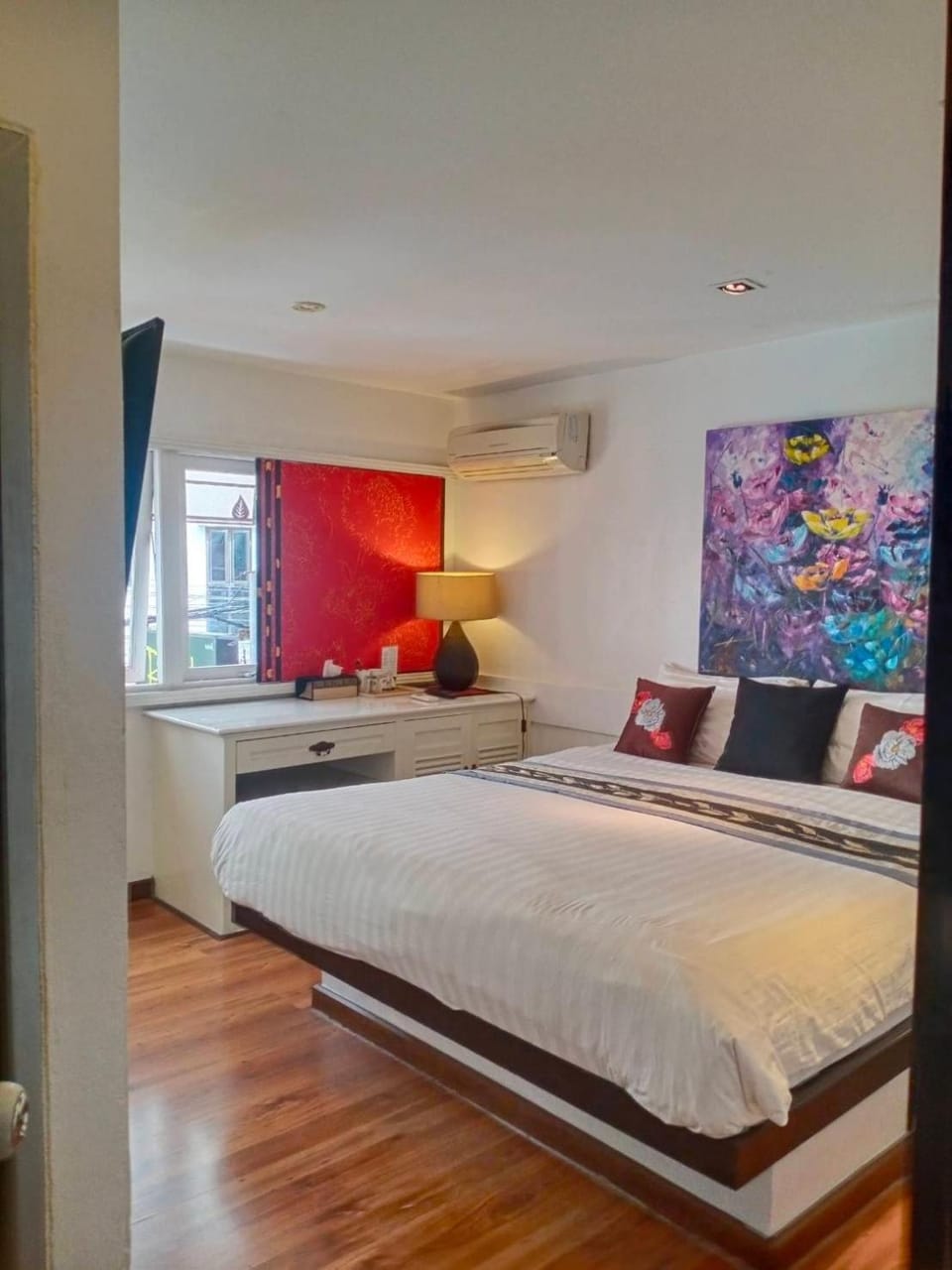 Bed, Photo of the whole room, Bedroom, air conditioner