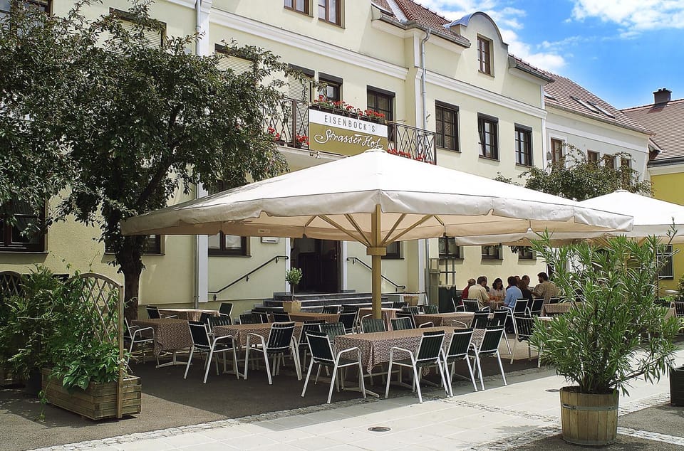 Property building, Restaurant/places to eat, Food and drinks, Food