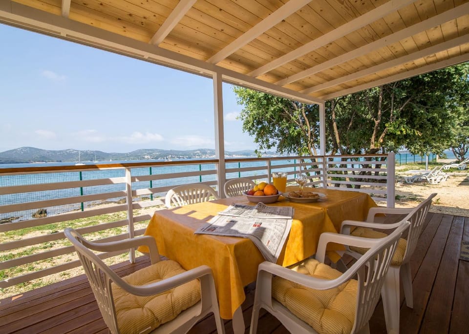 Balcony/Terrace, Seating area, Landmark view