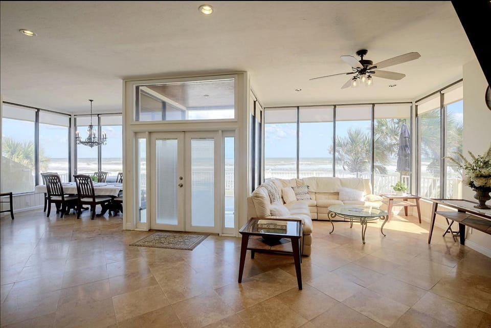Oceanfront Escape on Wilbur Beach! House in Wilbur-By-The-Sea