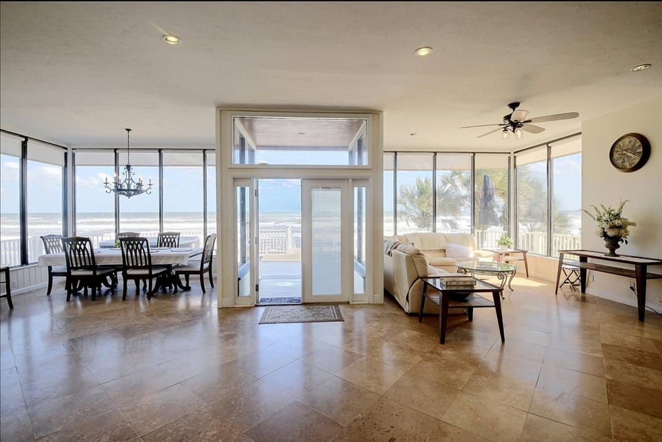 Oceanfront Escape on Wilbur Beach! House in Wilbur-By-The-Sea