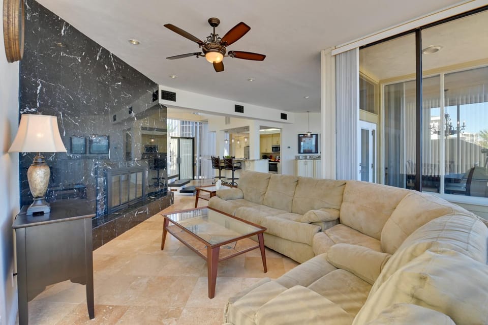 Oceanfront Escape on Wilbur Beach! House in Wilbur-By-The-Sea