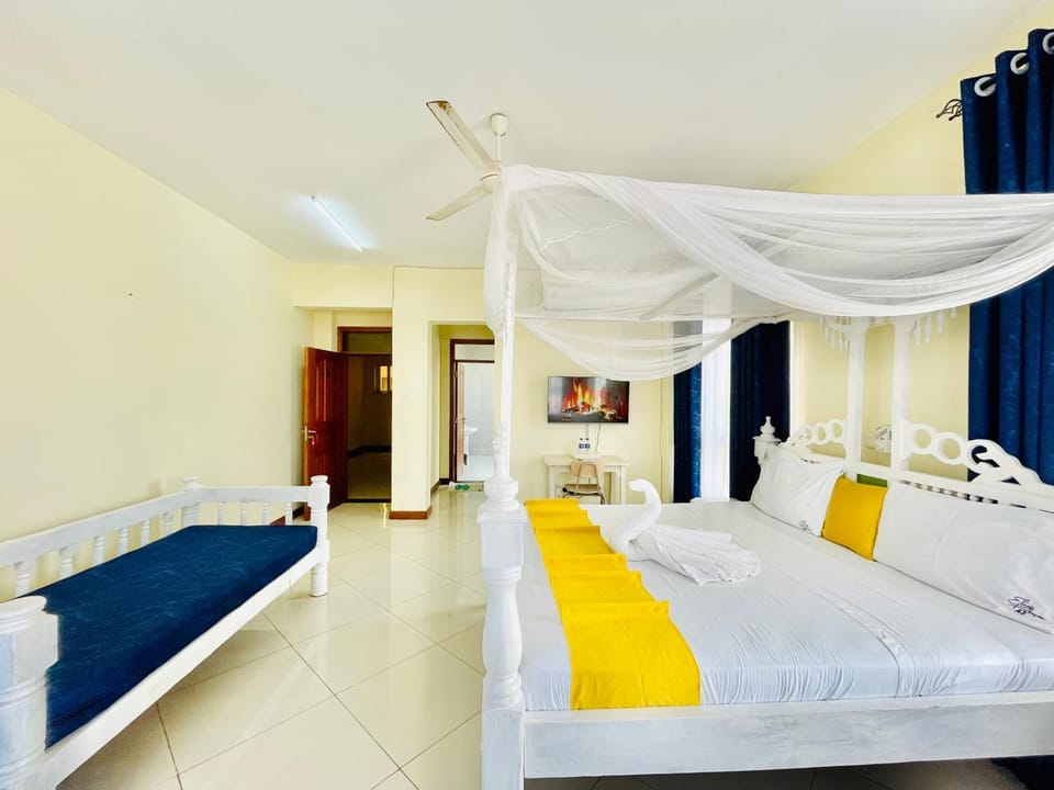 Elna's Nyali - Work & Unwind - Pool, Sea Views, AC & Fast Wi-Fi Bed and Breakfast in Mombasa County