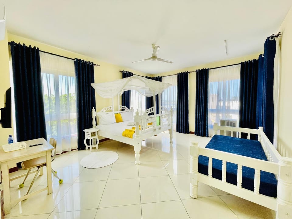 Elna's Nyali - Work & Unwind - Pool, Sea Views, AC & Fast Wi-Fi Bed and Breakfast in Mombasa County