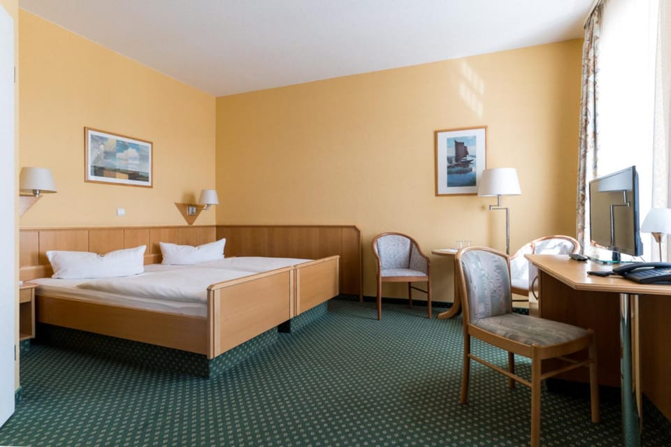 Photo of the whole room, City view