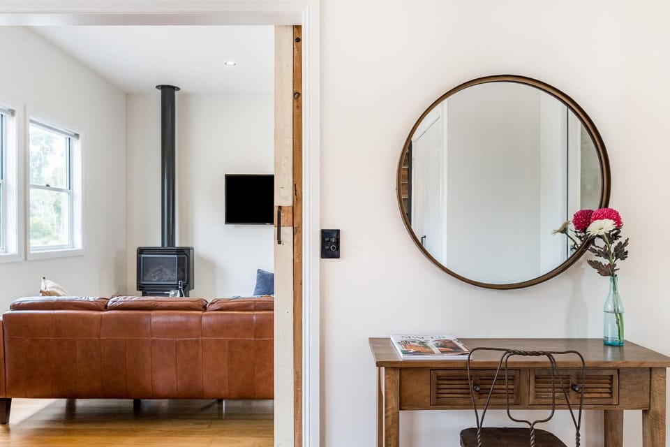 Living room, Decorative detail, flat iron
