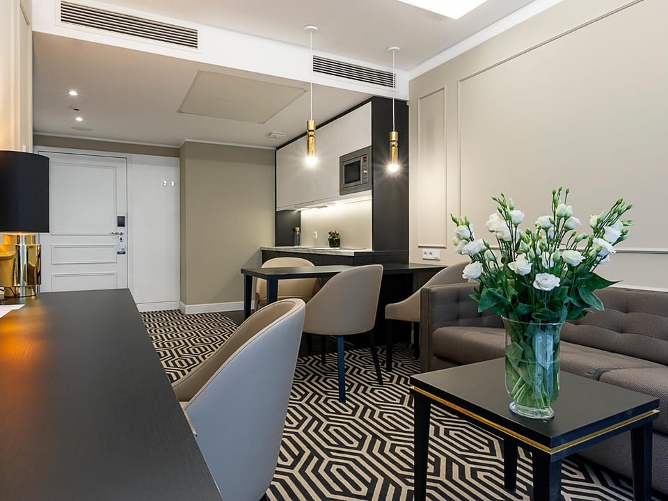 Living room, Seating area, Dining area