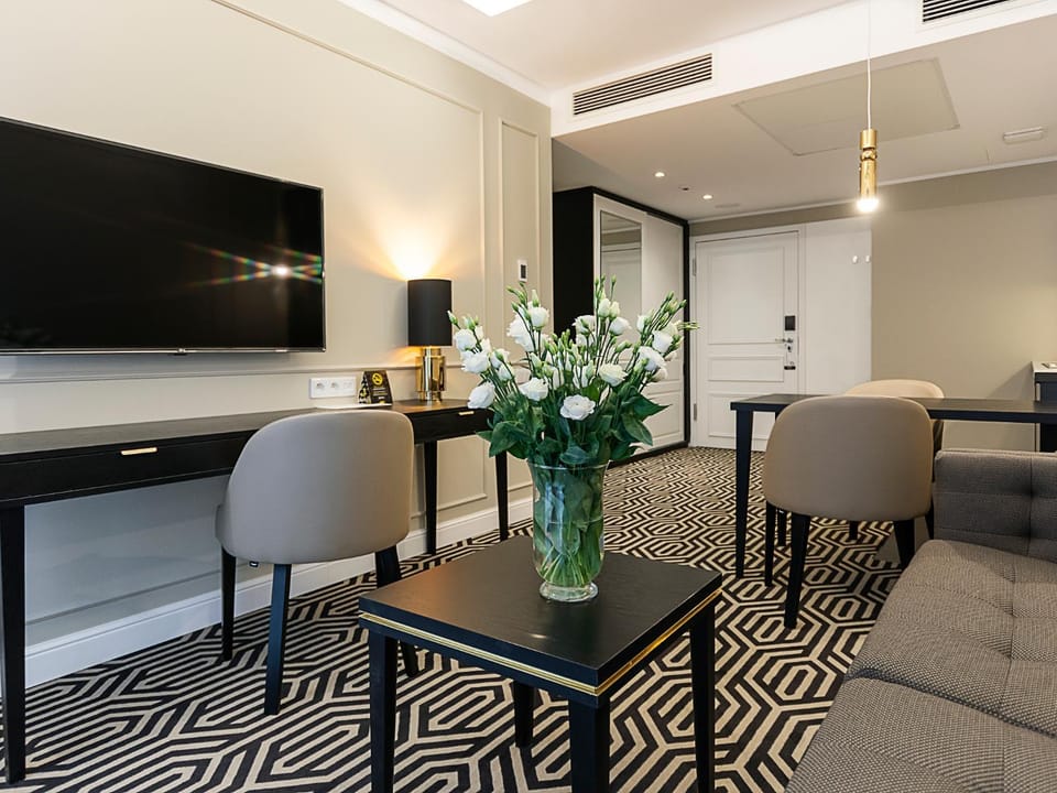TV and multimedia, Living room, Seating area