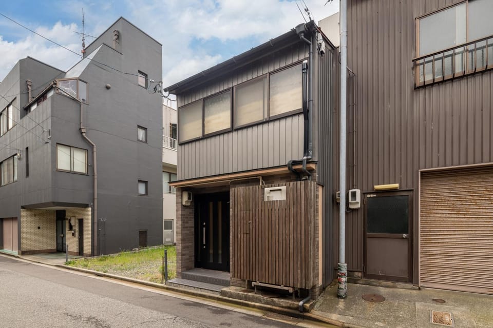 Property building, Day, Neighbourhood