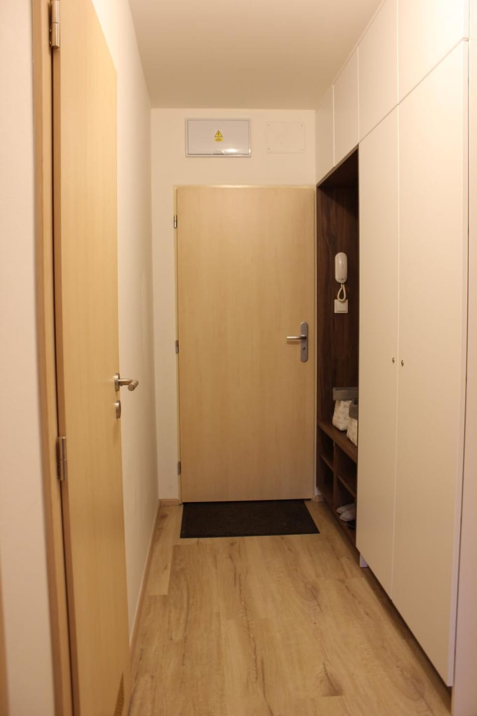 Facade/entrance, storage, wardrobe