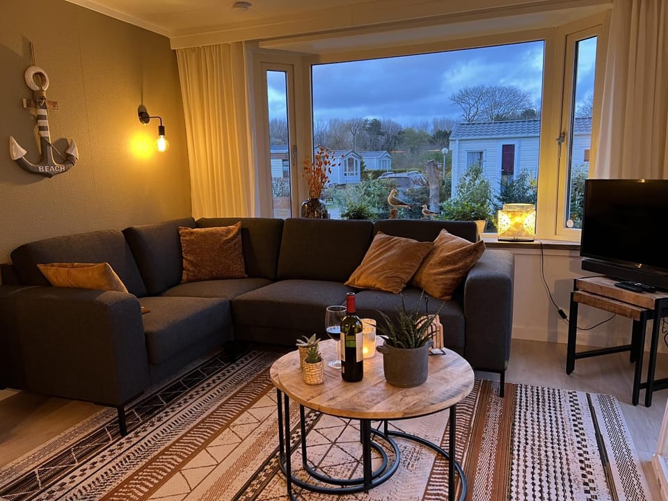 Communal lounge/ TV room, Living room