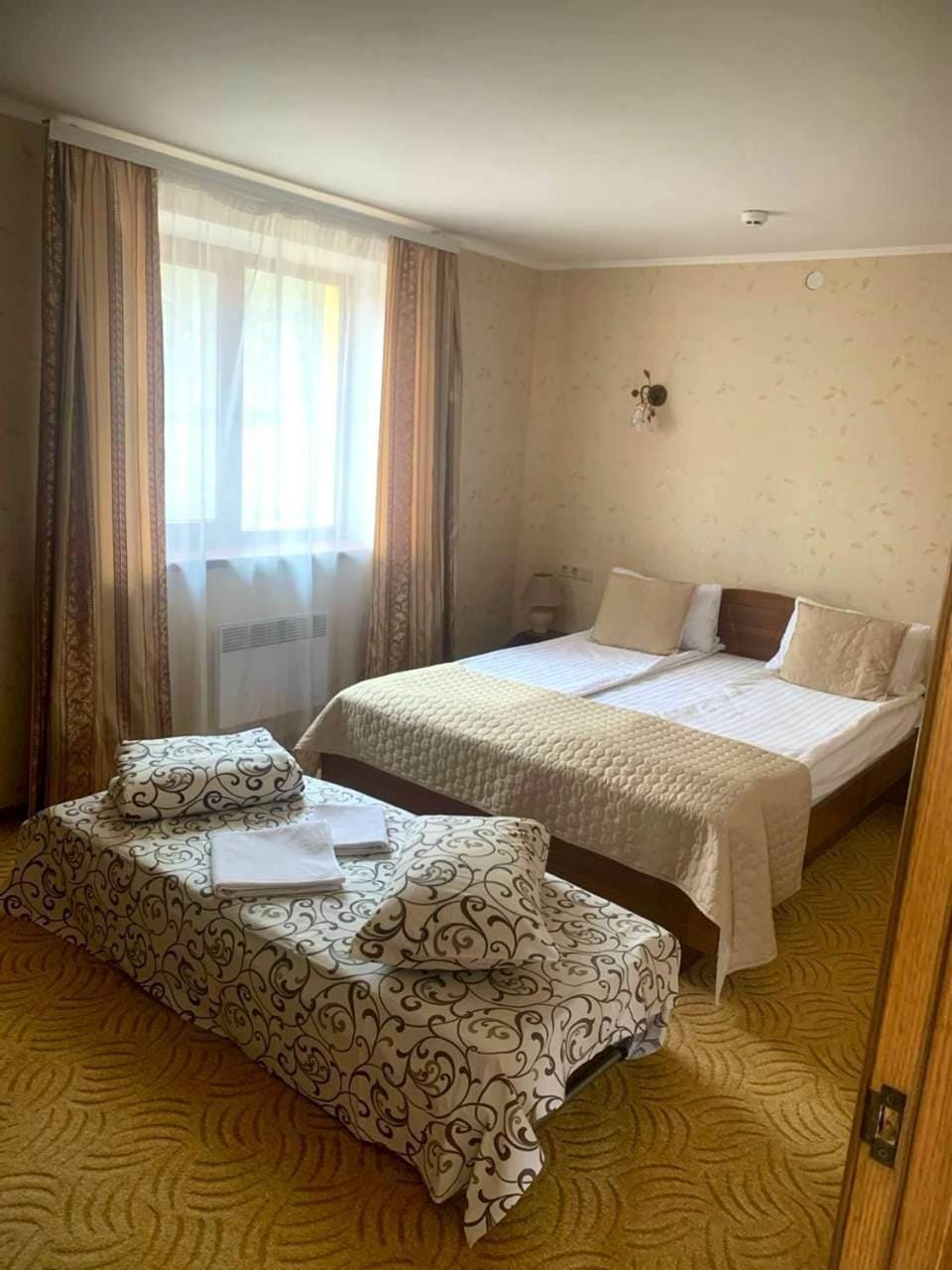 Bed, Photo of the whole room, Bedroom, Guests, children, Family