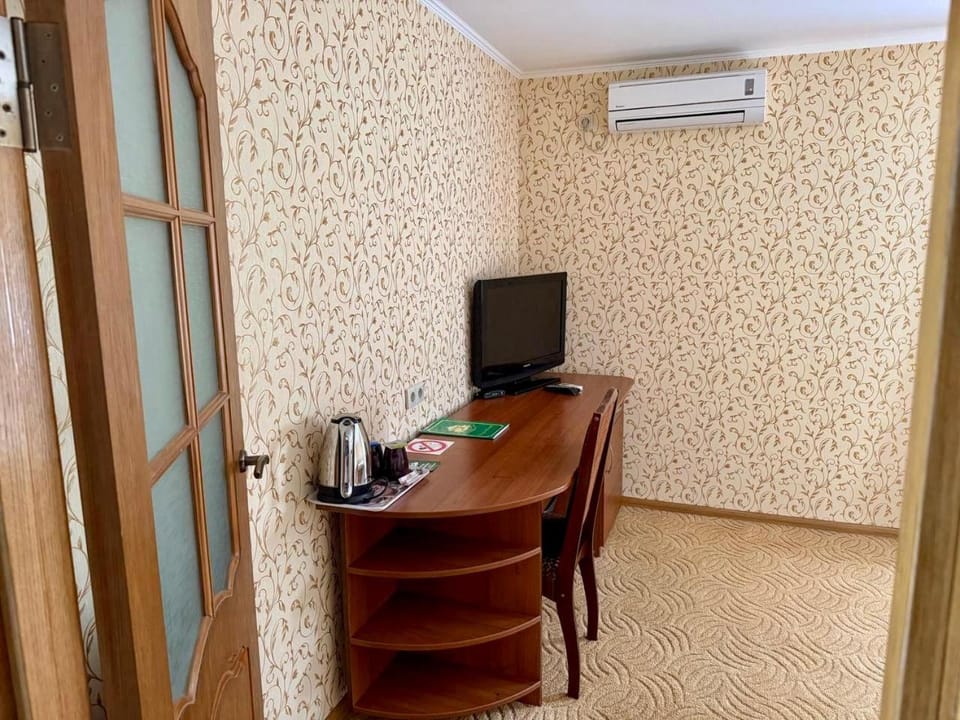 TV and multimedia, Coffee/tea facilities, View (from property/room), Other, Photo of the whole room, furniture, minibar, pet friendly, air conditioner
