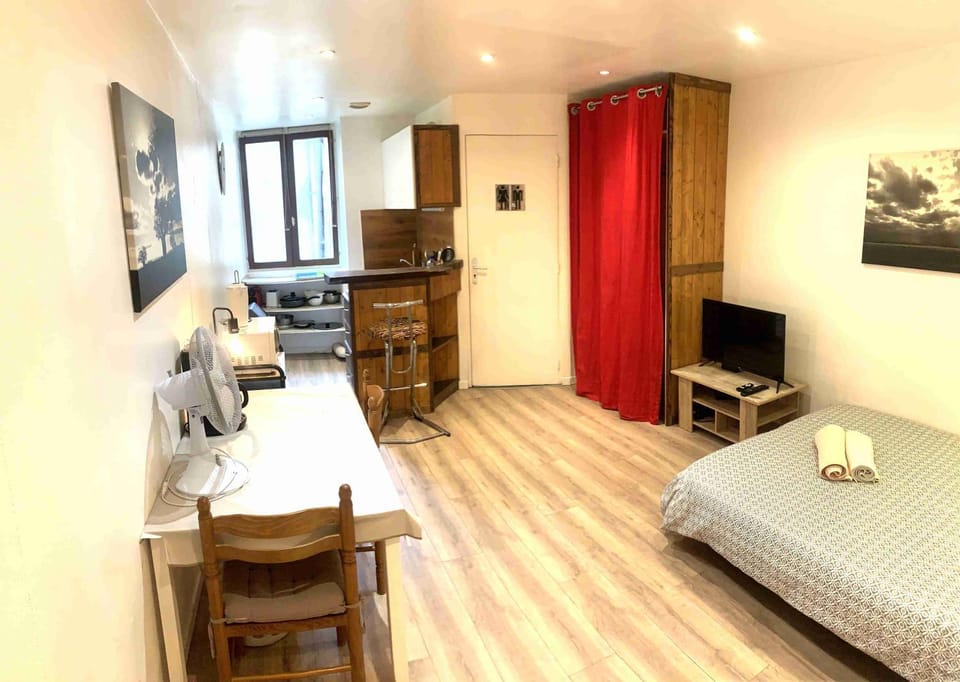 Studio MAKATI Apartment in Chambery