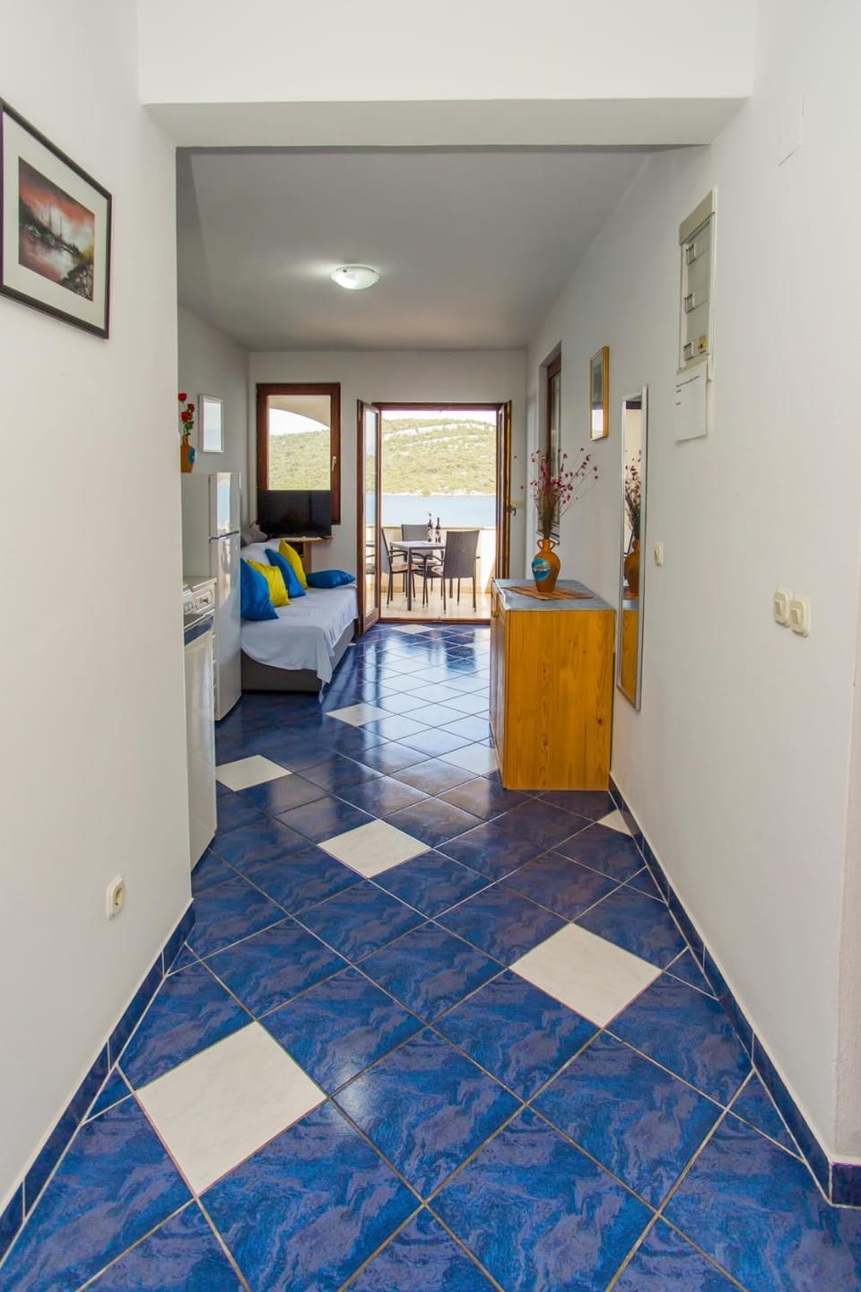 Living room, Photo of the whole room