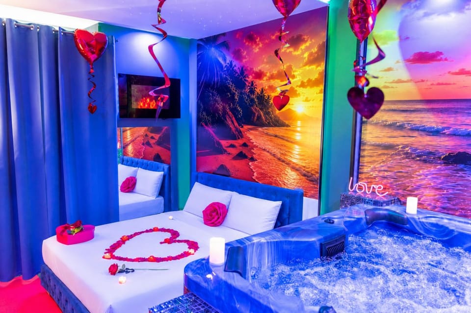 Bed, Swimming pool