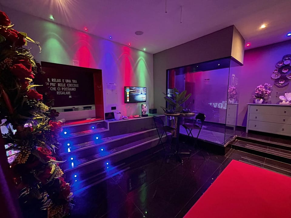 Communal lounge/ TV room, TV and multimedia, Evening entertainment