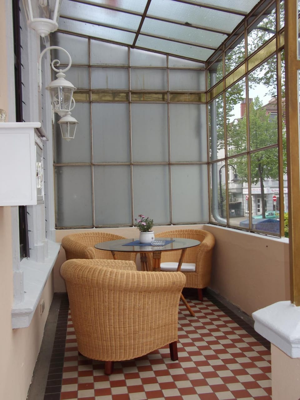 Seating area, Internal: Not applicable to any particular room